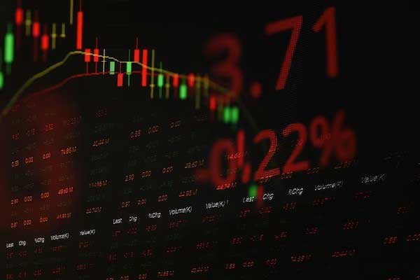 科技行业低迷美股全线下挫，白银暴跌刷新46年历史纪录（2025/12/30）