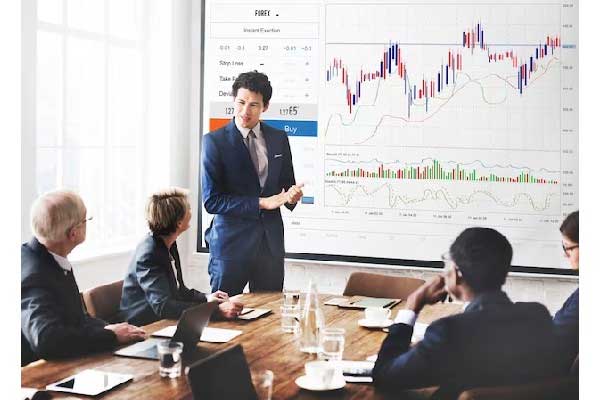 华盛顿枪击案嫌犯面临谋杀指控 特朗普誓言扩大对移民的打击